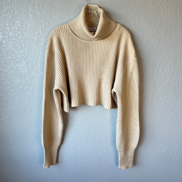 Isalis Ribbed Long Sleeve Cropped Turtleneck Sweater - Picture 3 of 11